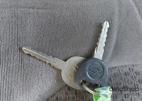 2000 Chevrolet Suburban 1500 Ls z USA, uszkodzony, nr VIN 3GNEC16T1YG190426